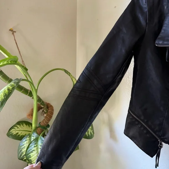 Lulus | Up on a Tuesday Black Vegan Leather Jacket - Picture 5 of 8
